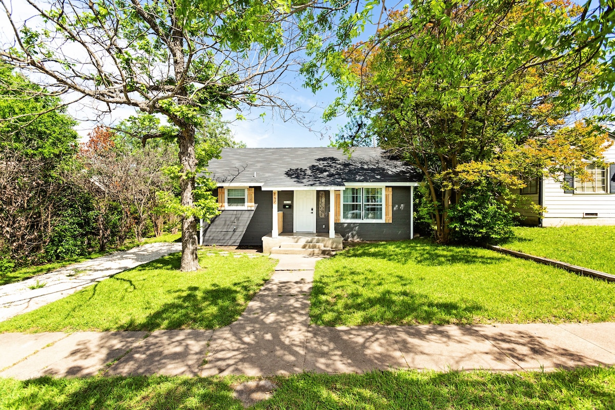 Trendy Downtown Bungalow