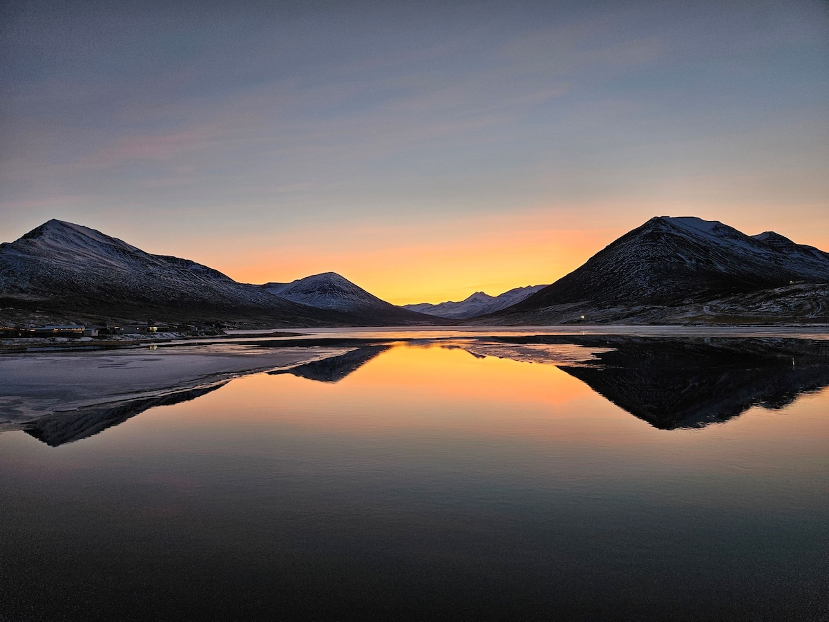 Bakkabyggd - A lake view villa