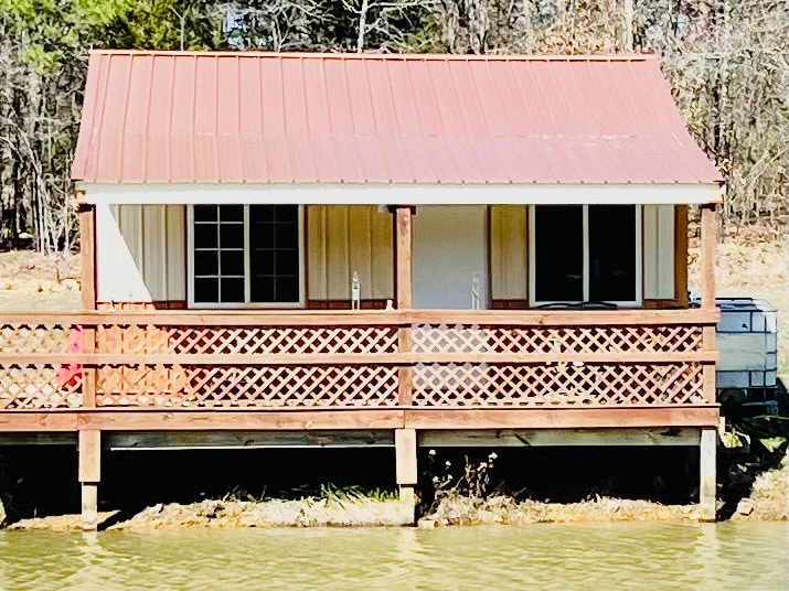 Cabin on secluded lake.