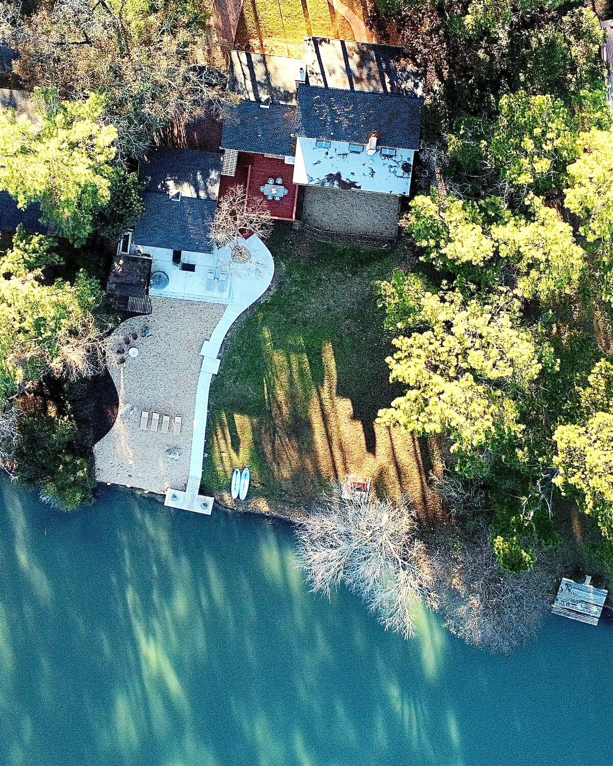 Stunning Lake Retreat