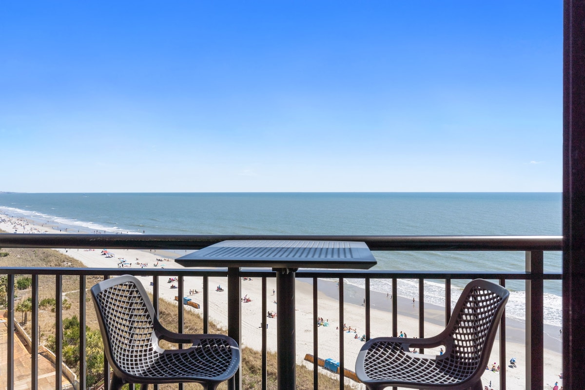 1 King BR Oceanfront Resort | Prime Location