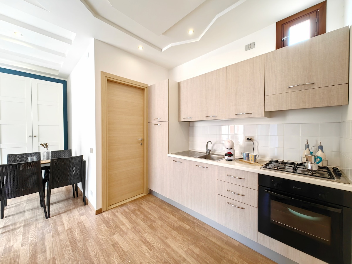 [Center Suite] Kitchen, Balcony & Air Conditioning