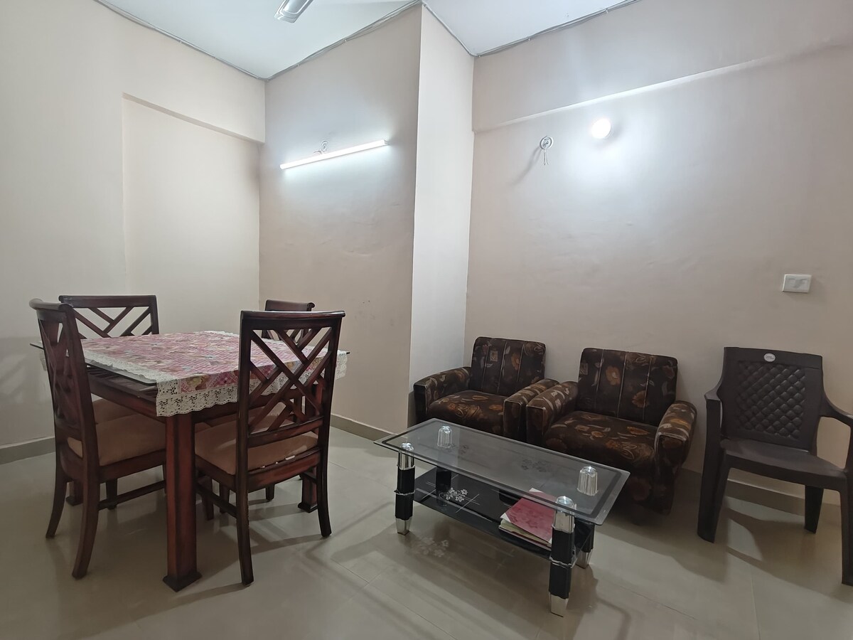 Homestay in 2bhk Royal plaza 6 by Bayweaver Nests.