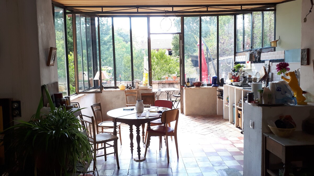 Grande chambre dans belle maison