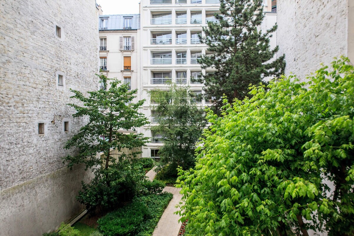 One bedroom near Trocadero