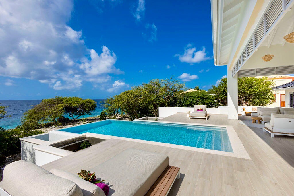 Luxurious Oceanfront villa w/ private beach & pool