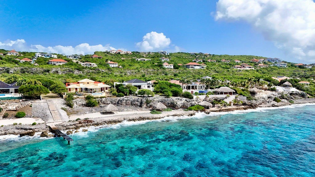 Luxurious Oceanfront villa w/ private beach & pool