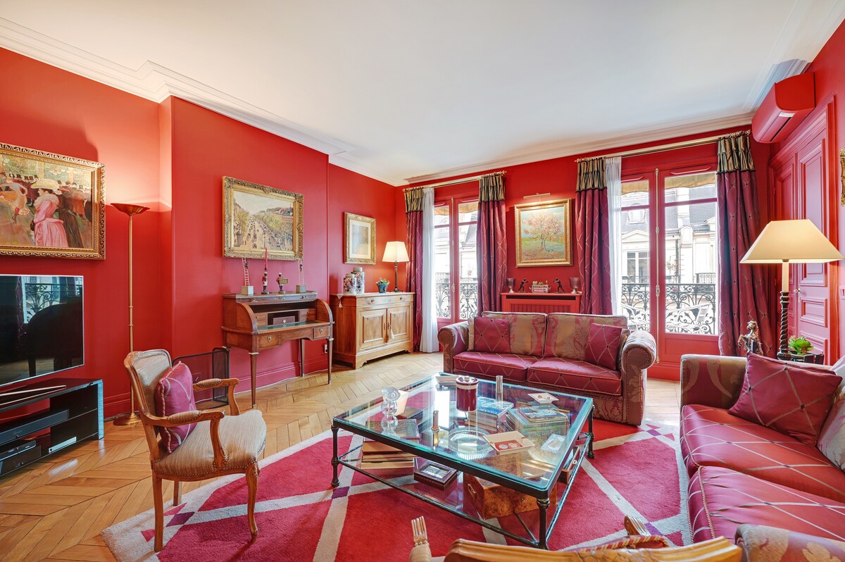 Wonderful Parisian Flat in Marbeuf Street - PARIS