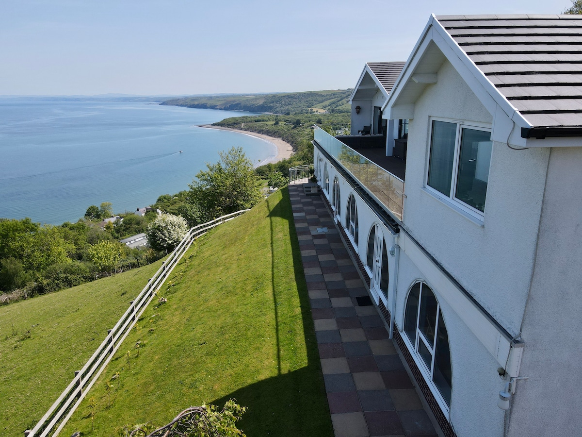 The White House, Panoramic Sea Views, Games Room