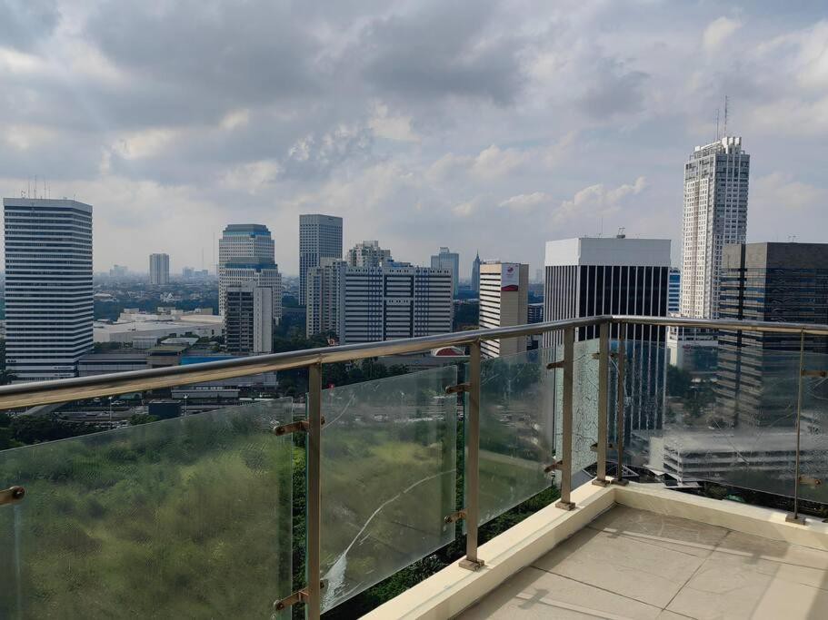 Penthouse Luxury is set 1.4 km from Pacific Place