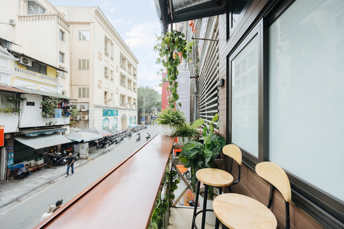 Balcony Street VIEW/ Hanoi OLD Quarter/ Netflix