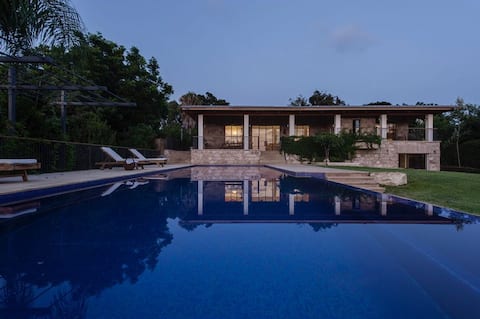 Country Villa in Emek Hefer