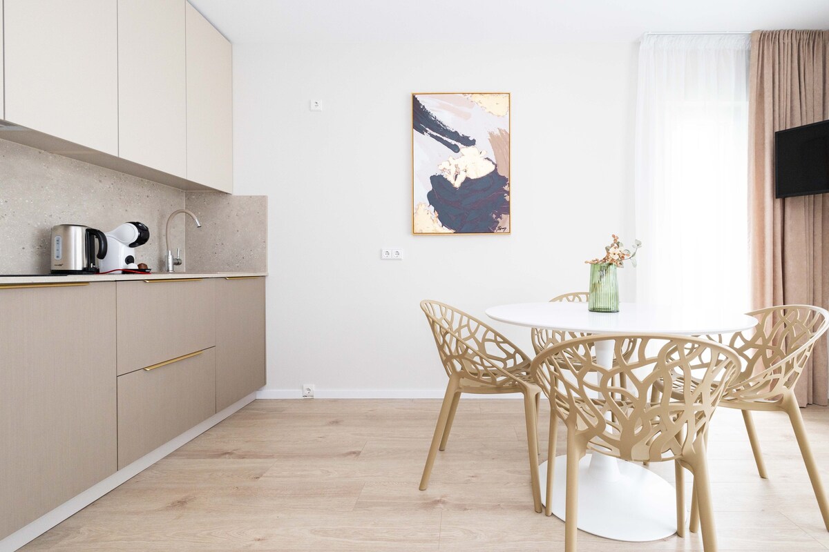 Brand New/Apt W/Terrace, By Cohost