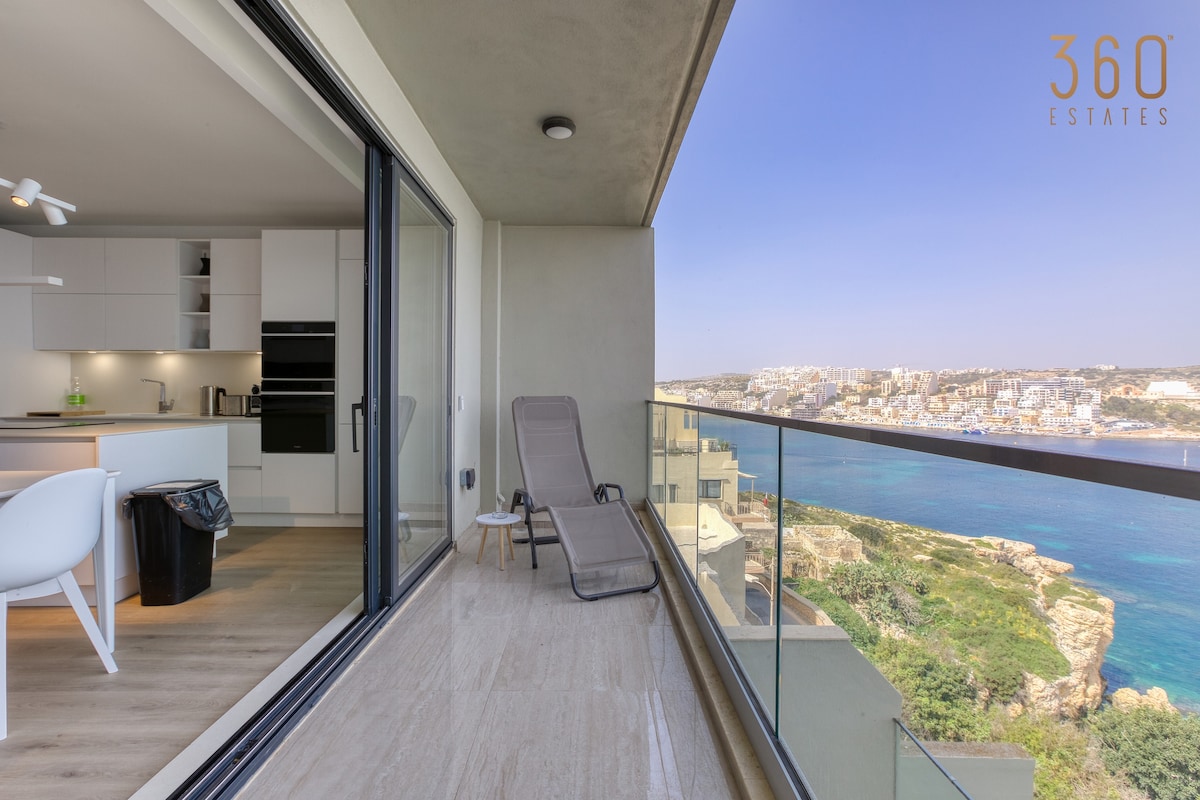 Designer 2BR home with Stunning views in St Pauls