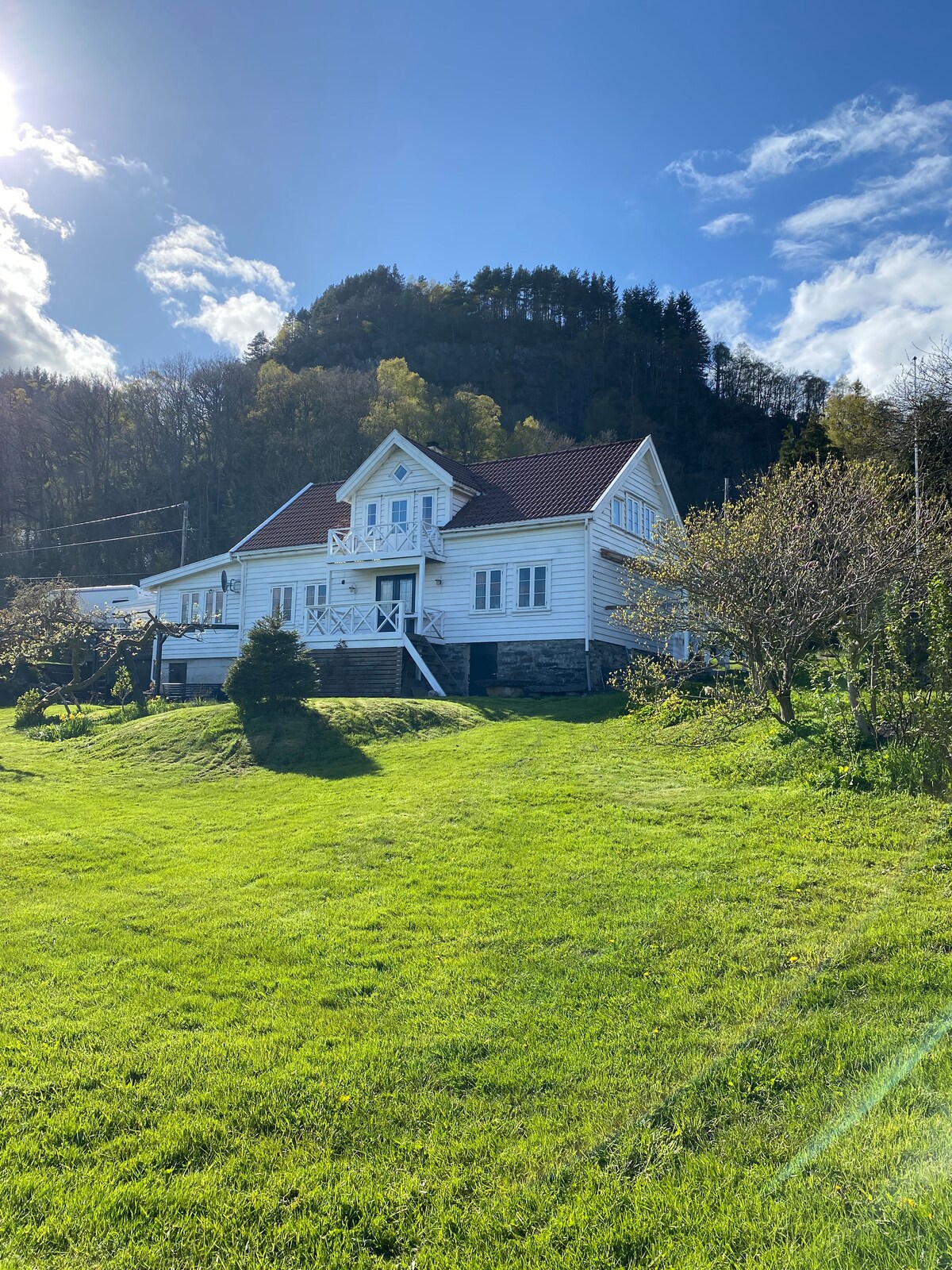 Hus ved sjøen i Nedstrand