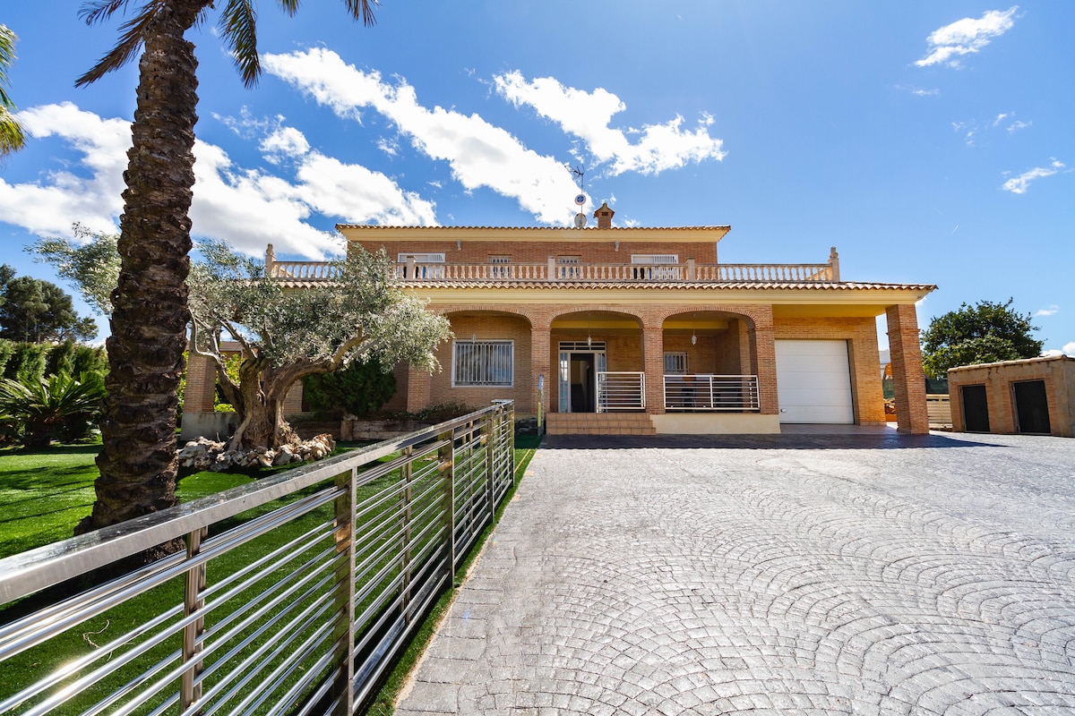 Preciosa Villa en Montserrat