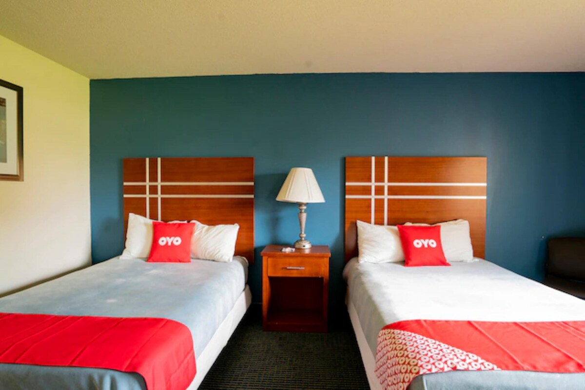 Redwood Hotel 2 Full Bed