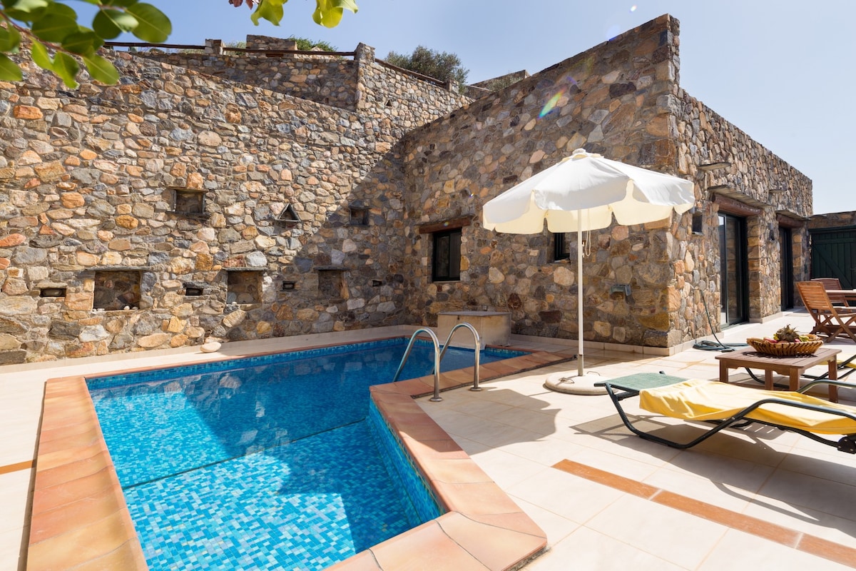 Stonebuilt Villa w/sea view & pool near Elafonissi