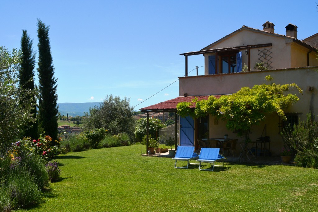 Casetta immersa nel verde