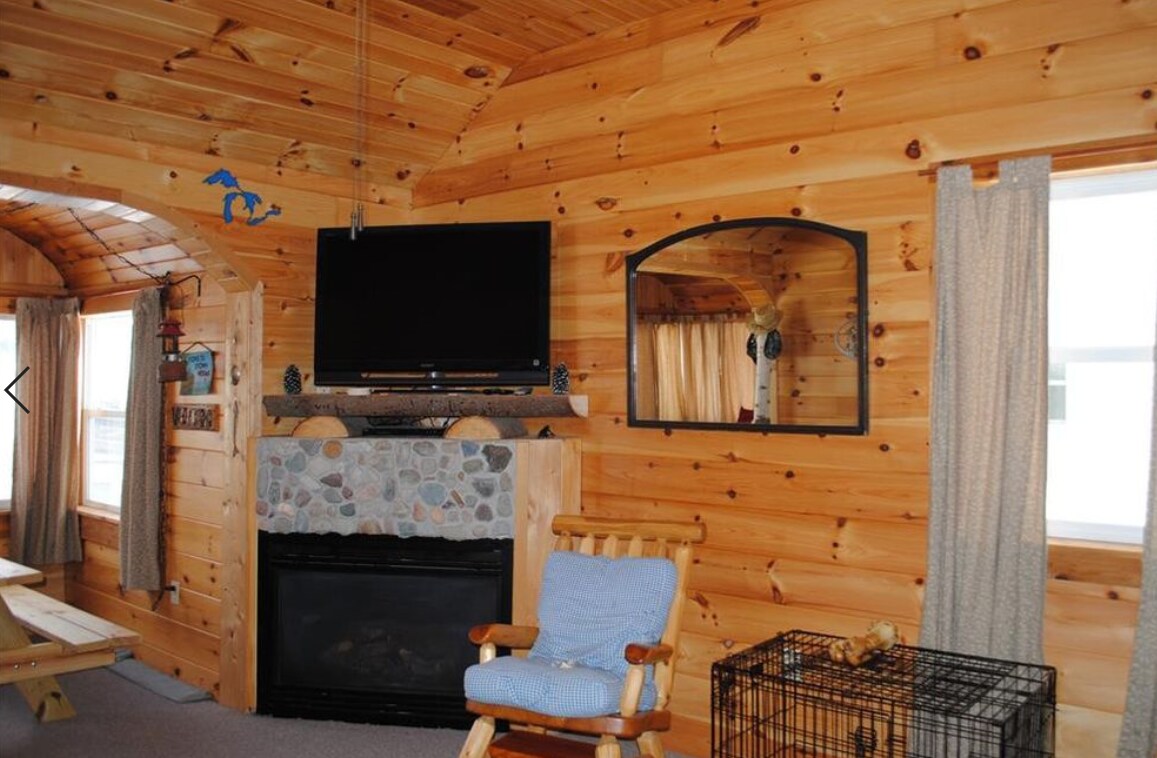 Cute, Cozy, fun cabin to enjoy.