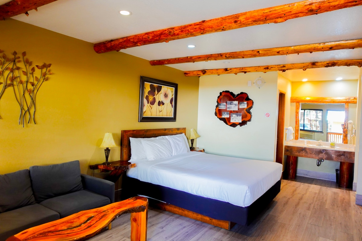 Sleepy Hollow Cabin and Hotel King Room