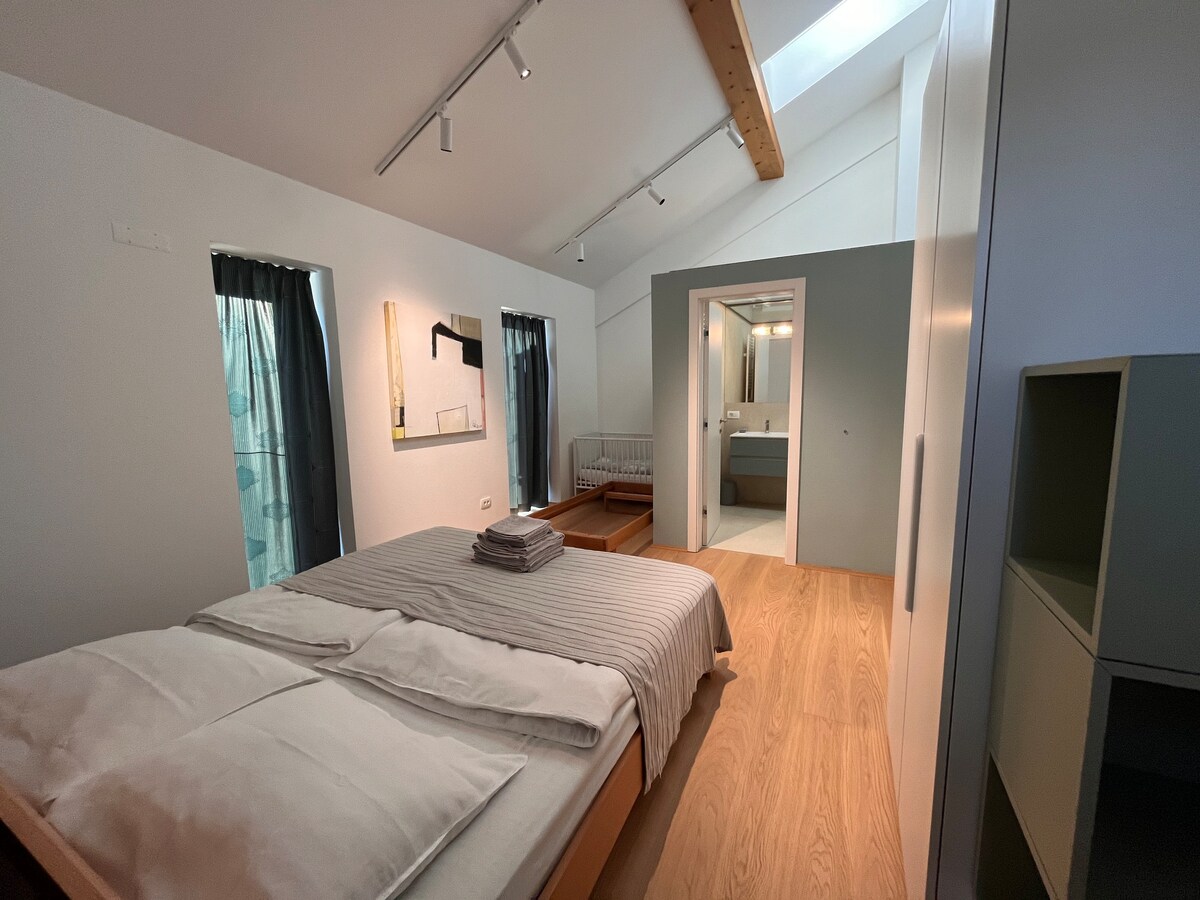 Elegant Retreat: Stylish Apartment at Villa Boris