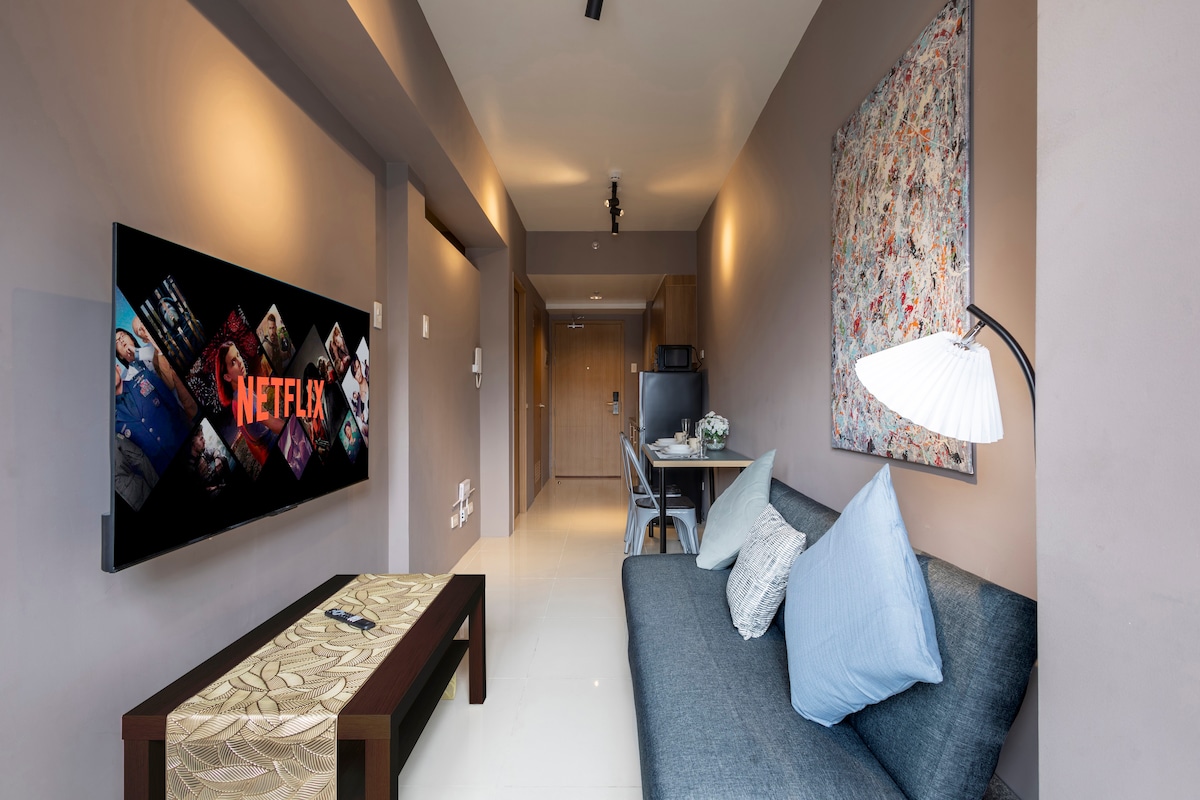 New Luxe 1BR @ Shore3, 4 pax w 55"TV+ Netflix!