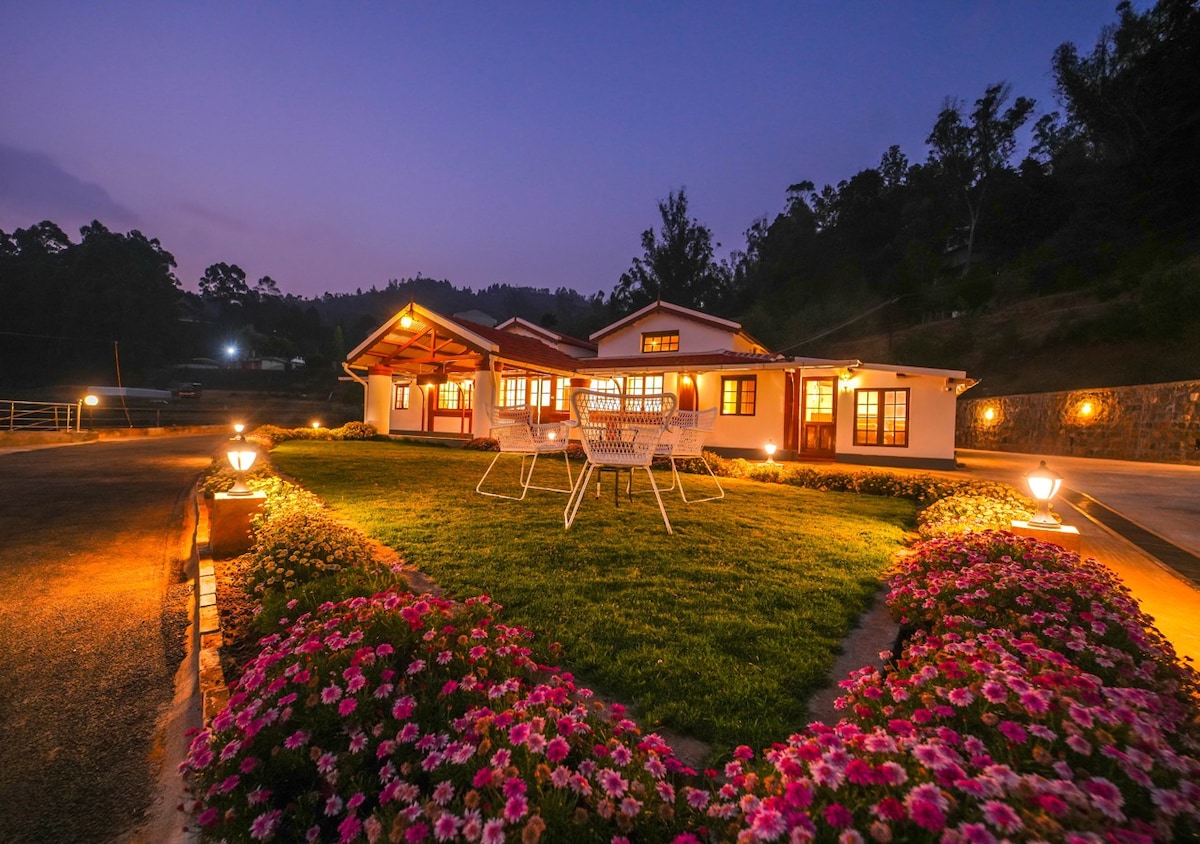 Historic Bungalow with Premium Room in Ooty