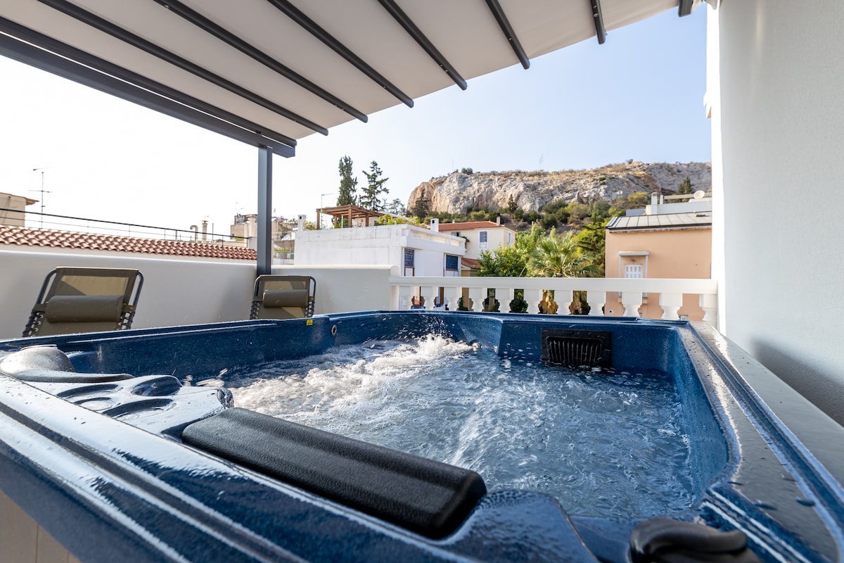 Penthouse Studio with Hot Tub in Athens