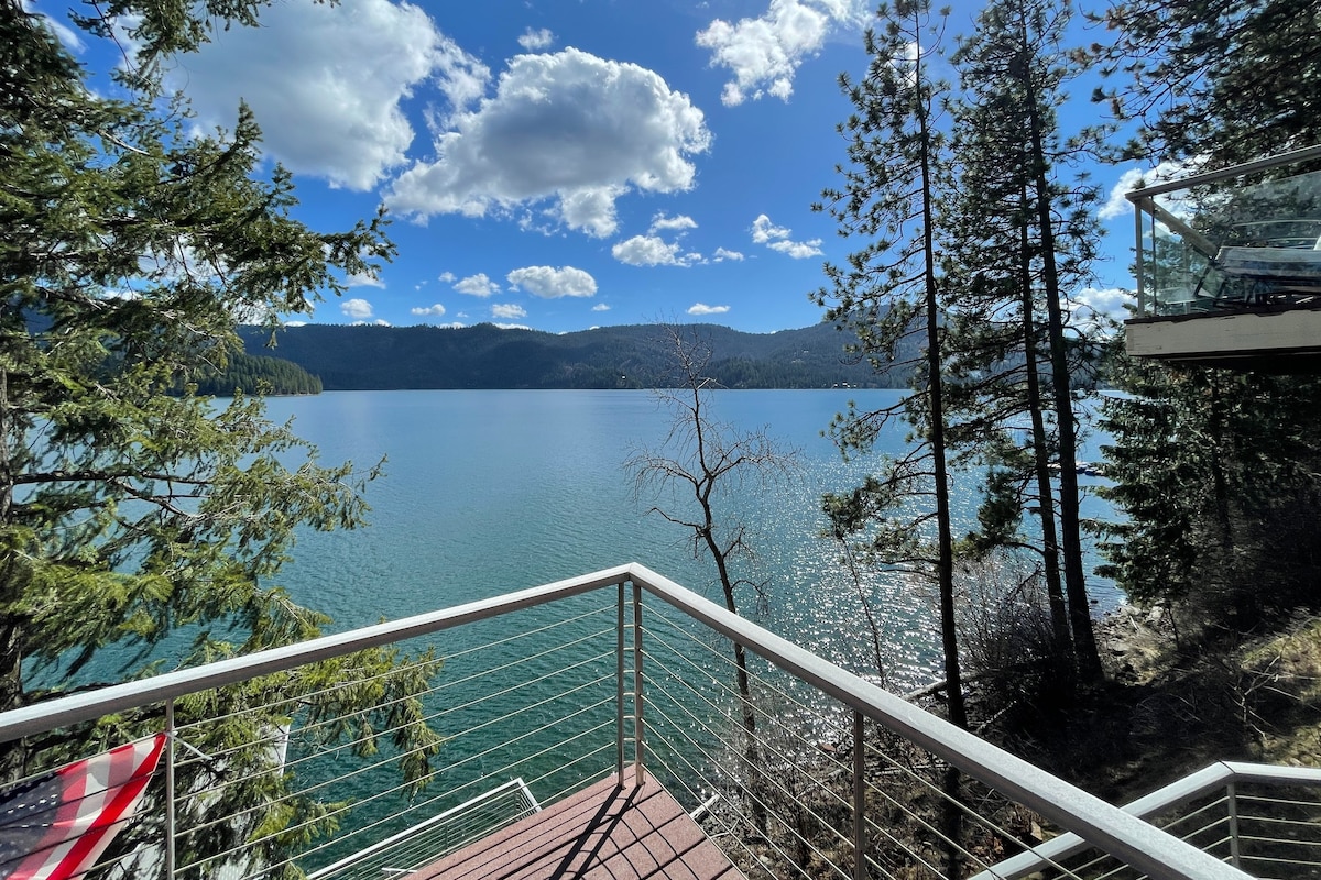 Lakefront Bliss: Modern Comforts & Stunning Views