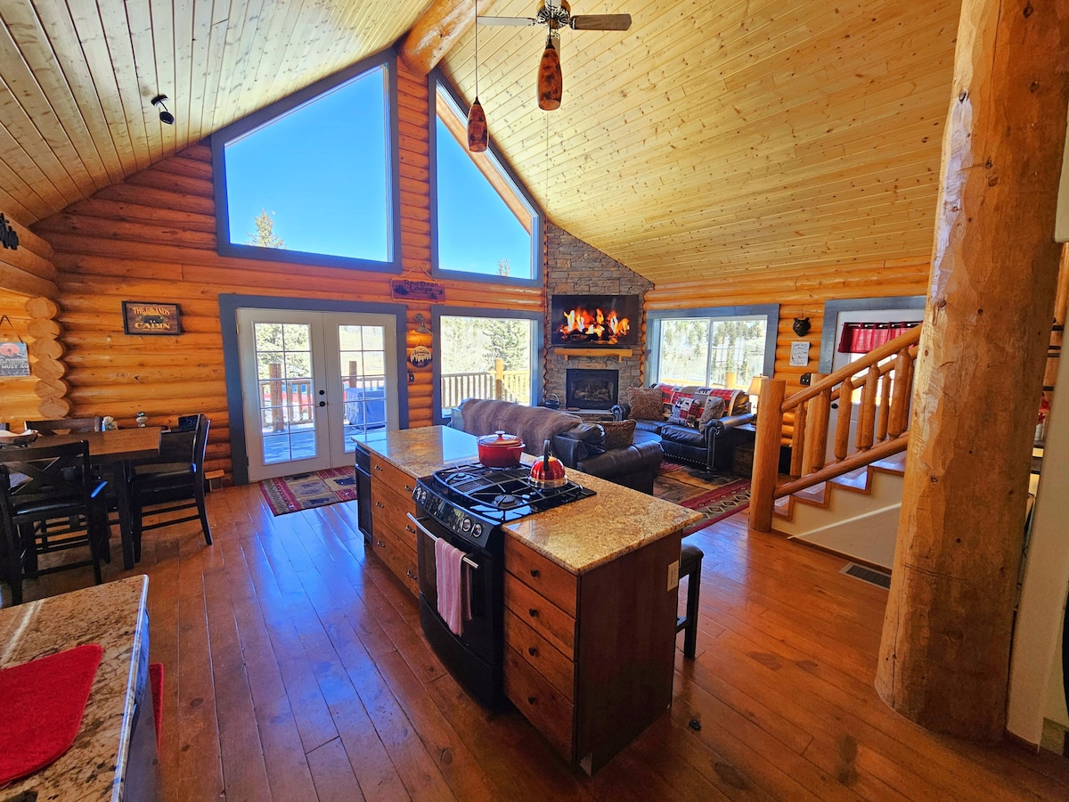 Stunning 2 Bedroom 1.5 Bath Cabin on 3.5 Acres