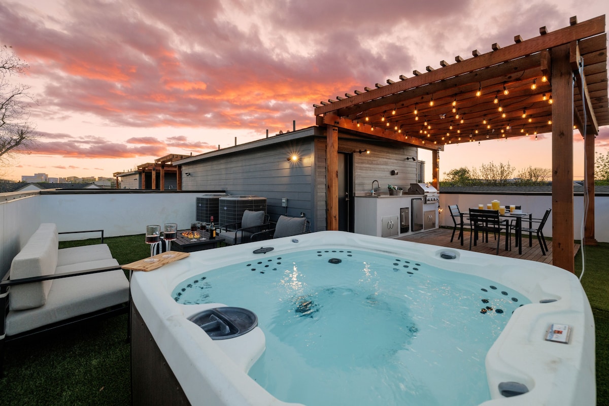 Luxurious & Central Retreat ~ Hot Tub ~ View ~ BBQ
