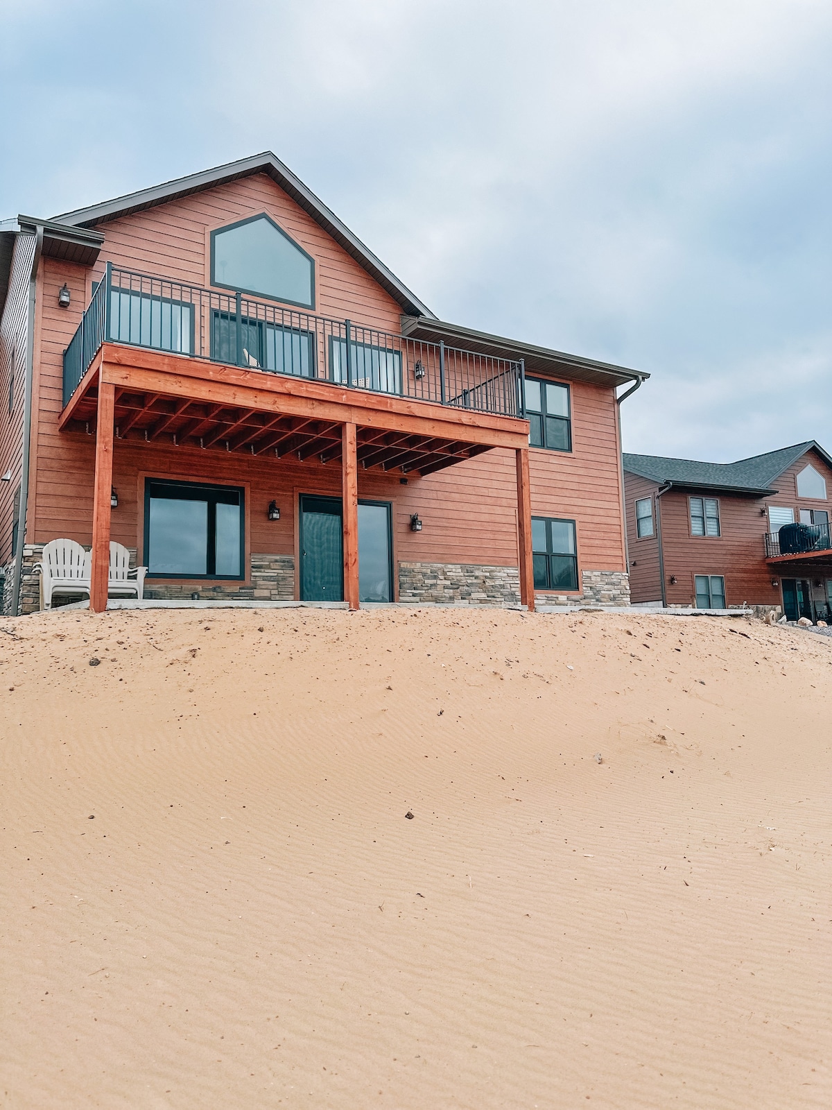 New Lisbon, WI Beachfront Family Retreat