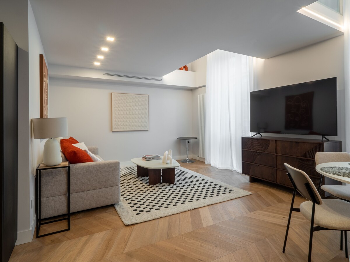 [Design Suite on 2 levels] Via della Spiga