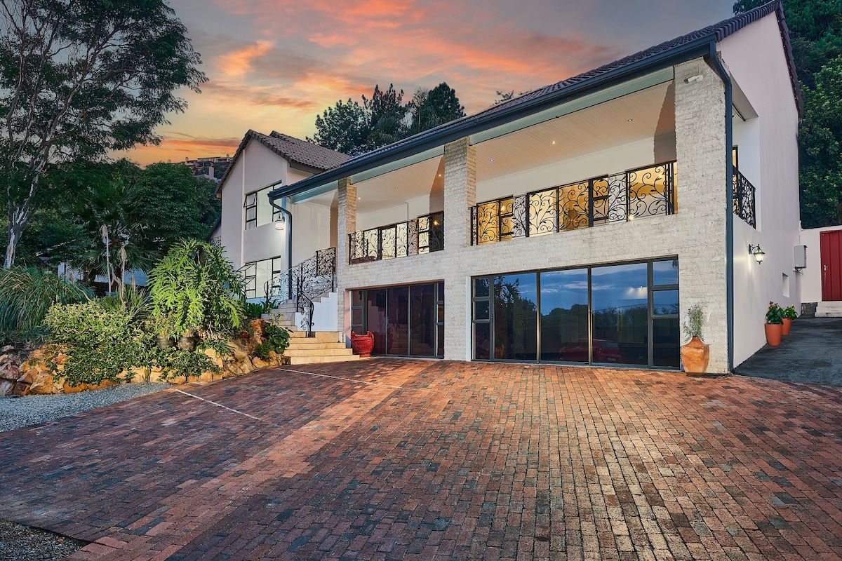 A Unique 4-bed House in Northcliff with SOLAR