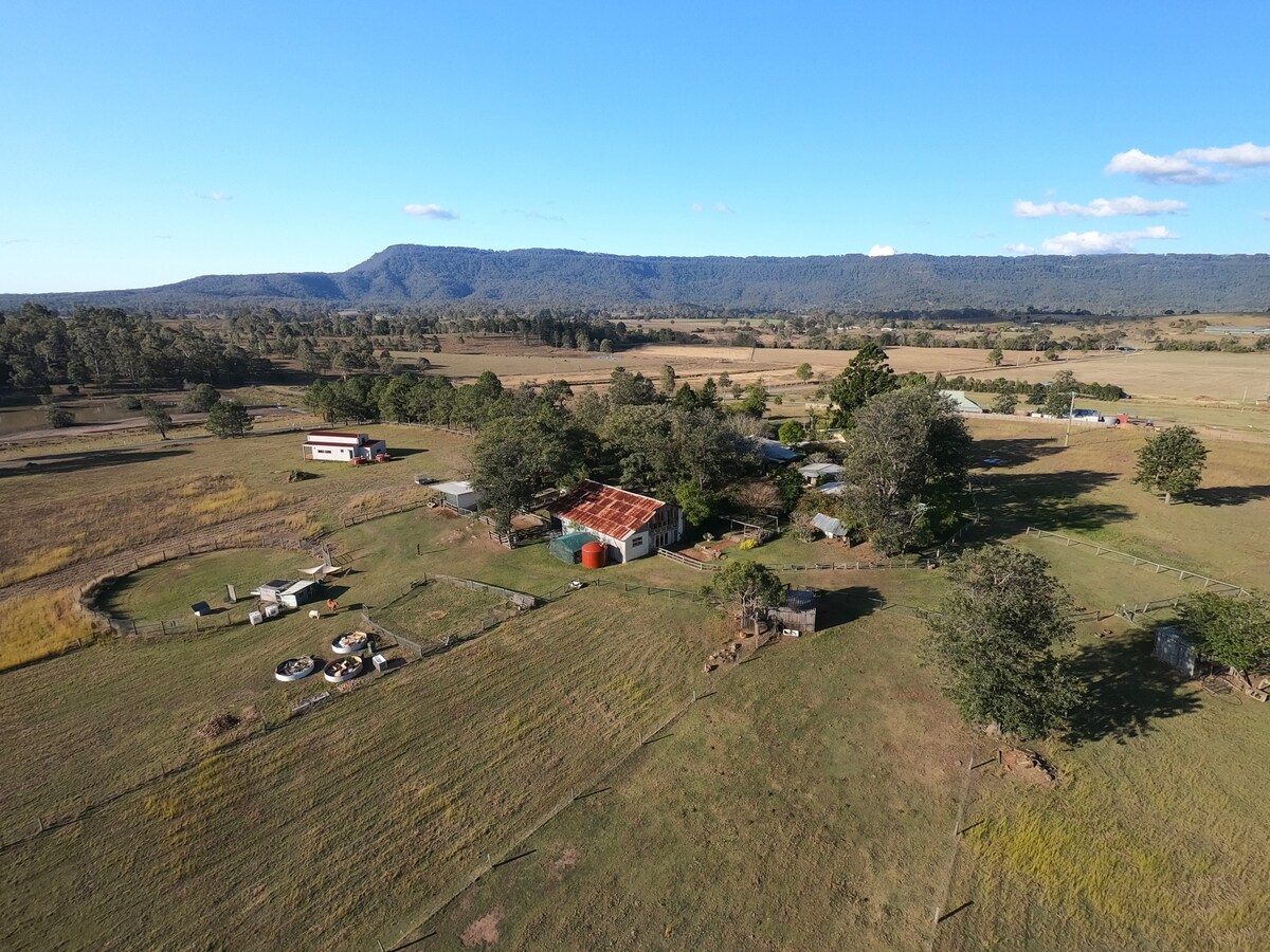 Family Friendly Farmstay - Banksia Suite