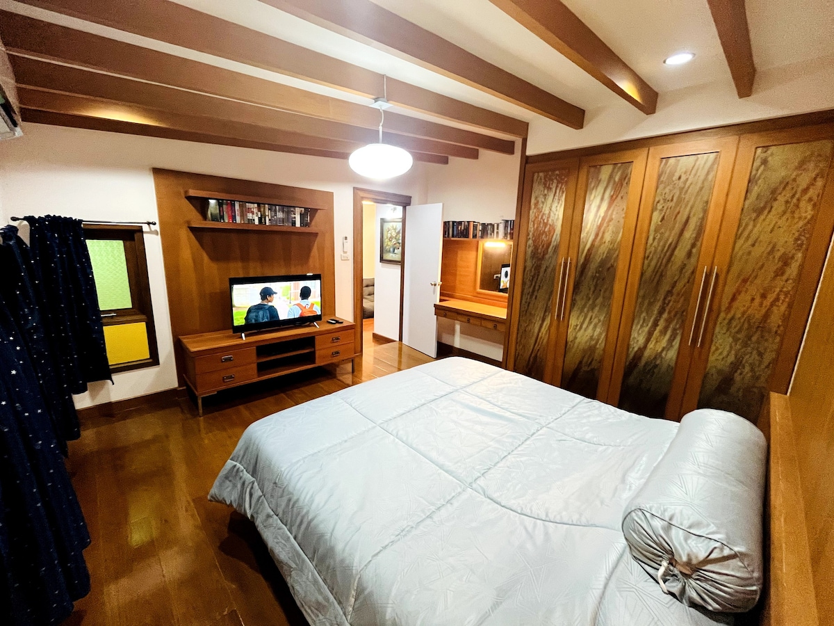 3-Bedroom Royal Hill Resort Penthouse - Fiber WiFi