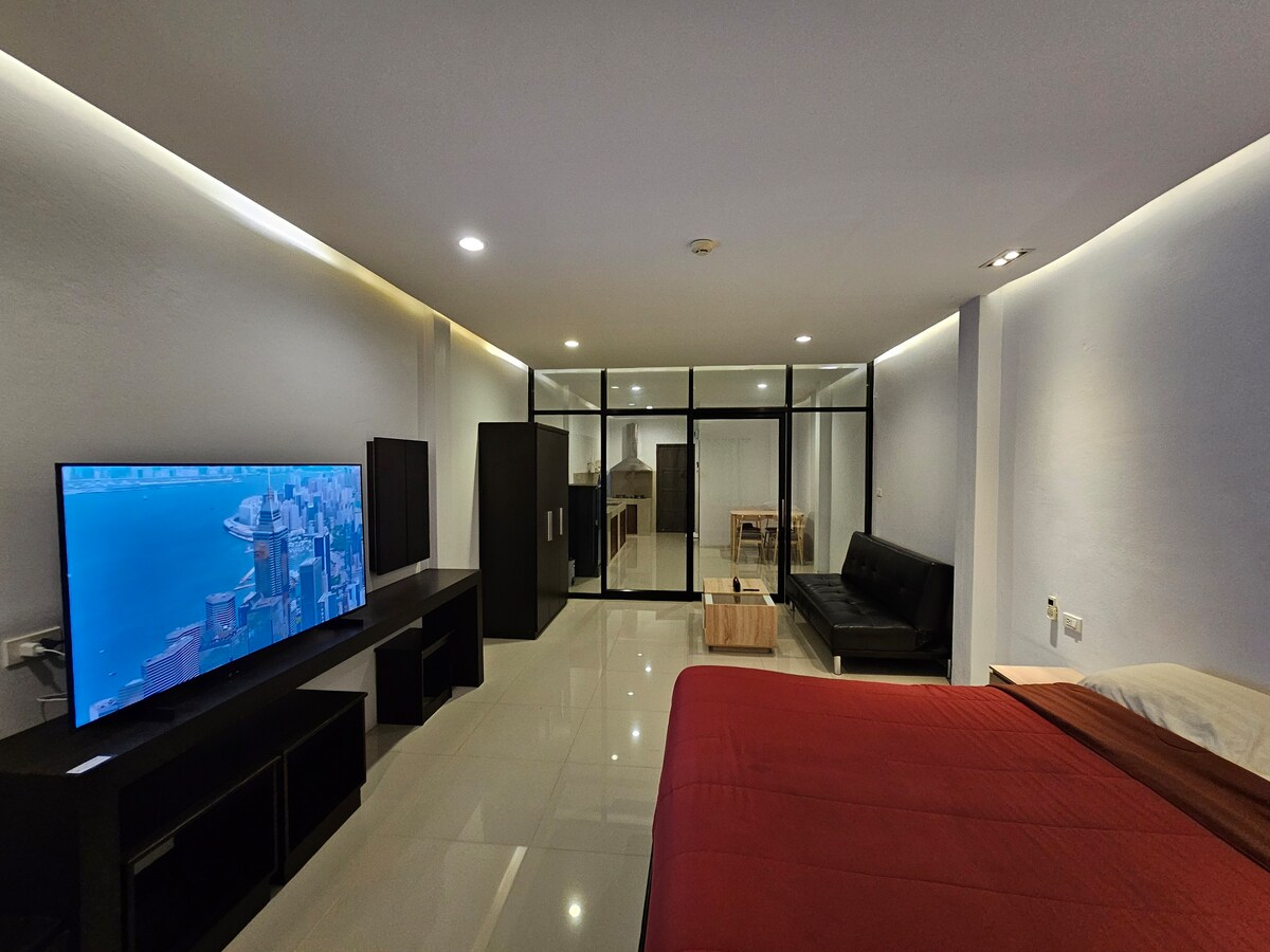 70平方米公寓：干净、舒适、靠近市中心、电视、厨房