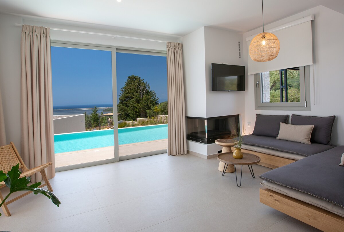 Viento 1 Luxury villa near Lefkada amazing sunset