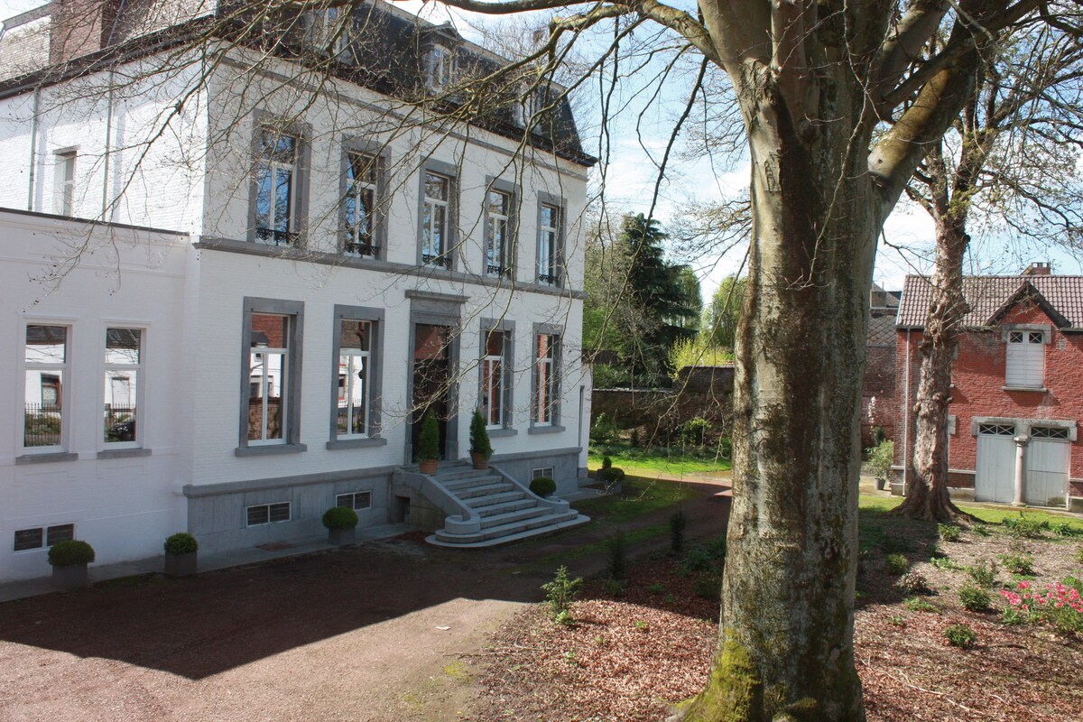 caretaker's home château la fontaine