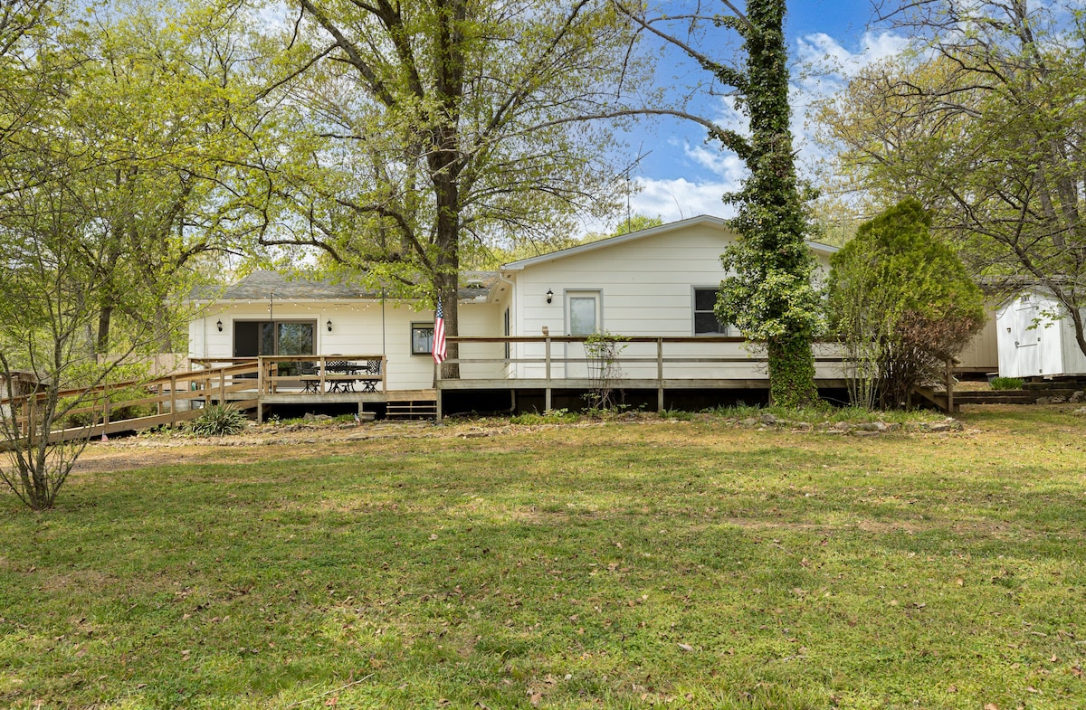 Peaceful 2BR Lakefront Home Full Kit/Game Room