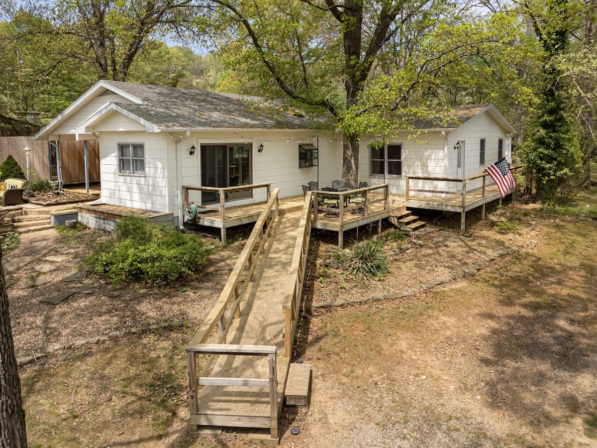 Peaceful 2BR Lakefront Home Full Kit/Game Room