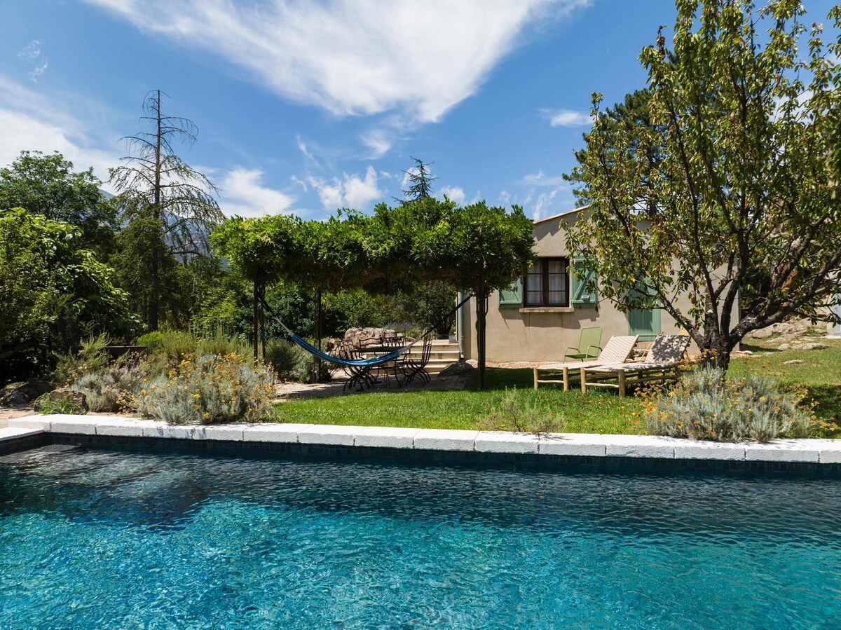 Maison avec piscine vue montagne