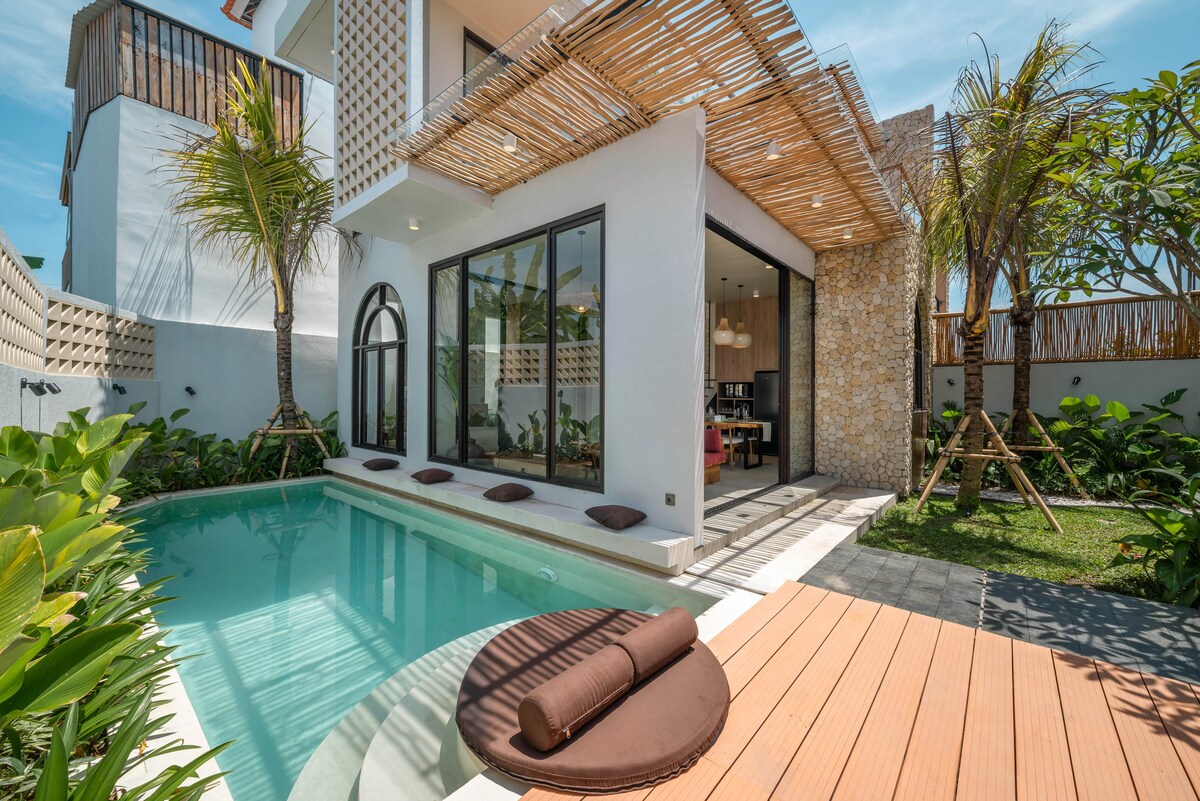 Alona Palm ：舒适现代的2卧室泳池别墅