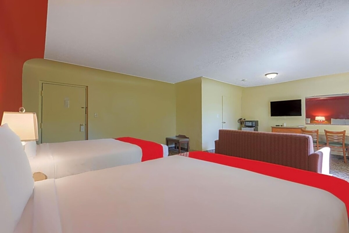 Hotel North Lima OH - Boardman两张标准双人床套房