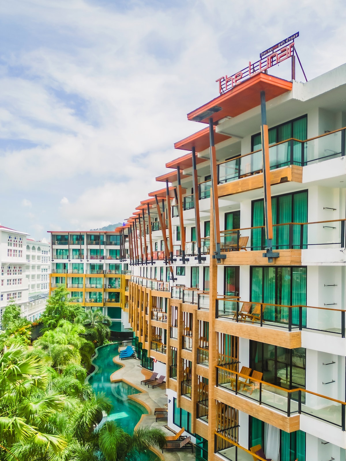 The Lunar Patong - Connecting Deluxe Rooms