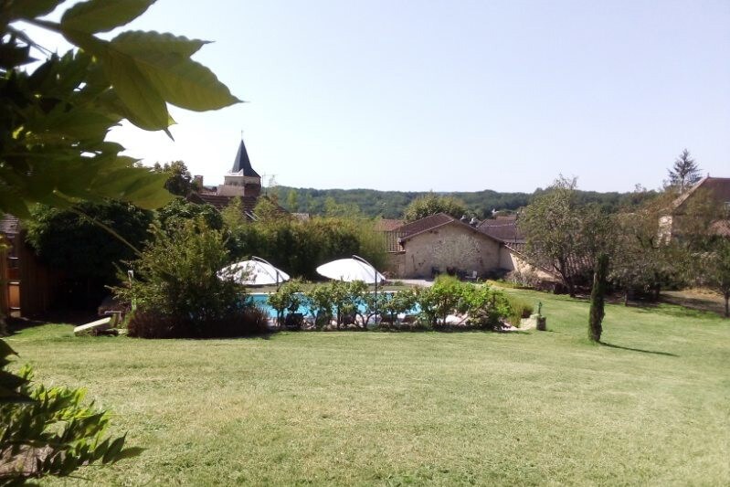 Maison du village - piscine privée et vaste jardin