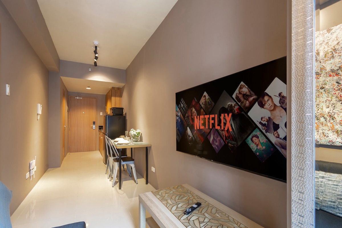 Great Deal 1BR at Shore3 MOA! w 55"TV+ Netflix!