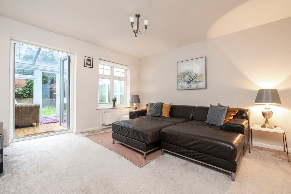 Lovely 2bed house In North West (Edgware)