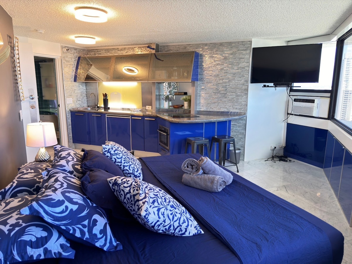 Private studio@Waikiki W/ Pool! near Hilton Lagoon